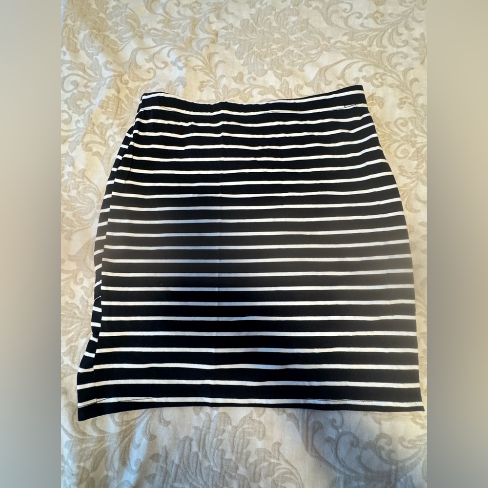 SHEIN Black and White Asymmetrical Skirt Large - Picture 3 of 4